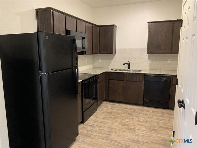 Building Photo - 2412 Alterman Dr