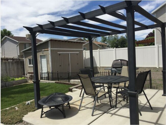 Building Photo - Corner lot with easy access to American Fork and Lehi