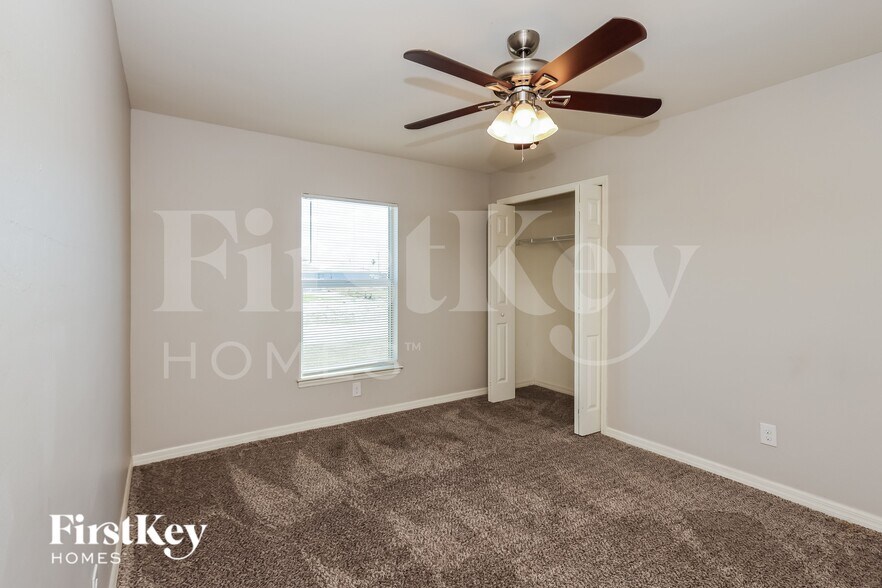 Building Photo - 1922 NW 20th Terrace