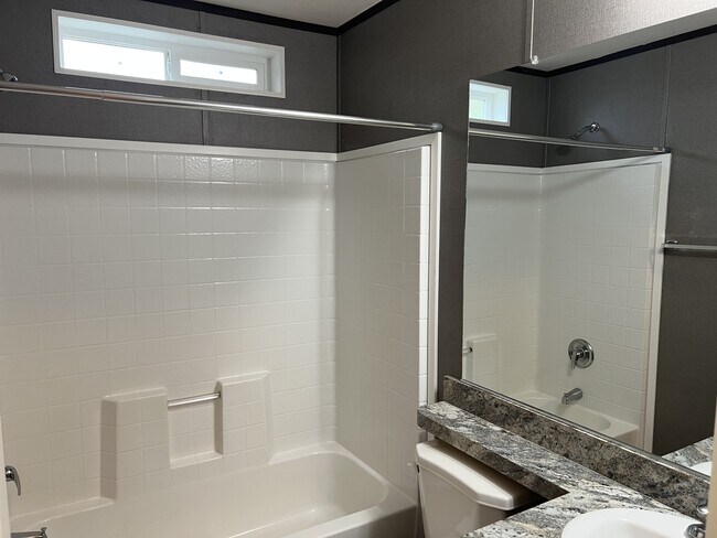Building Photo - 582 Brent Dr