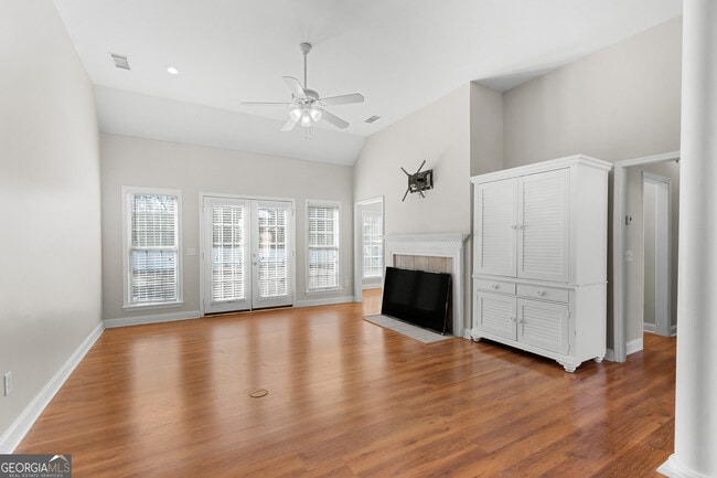 Building Photo - 1811 Old Carriage Trail