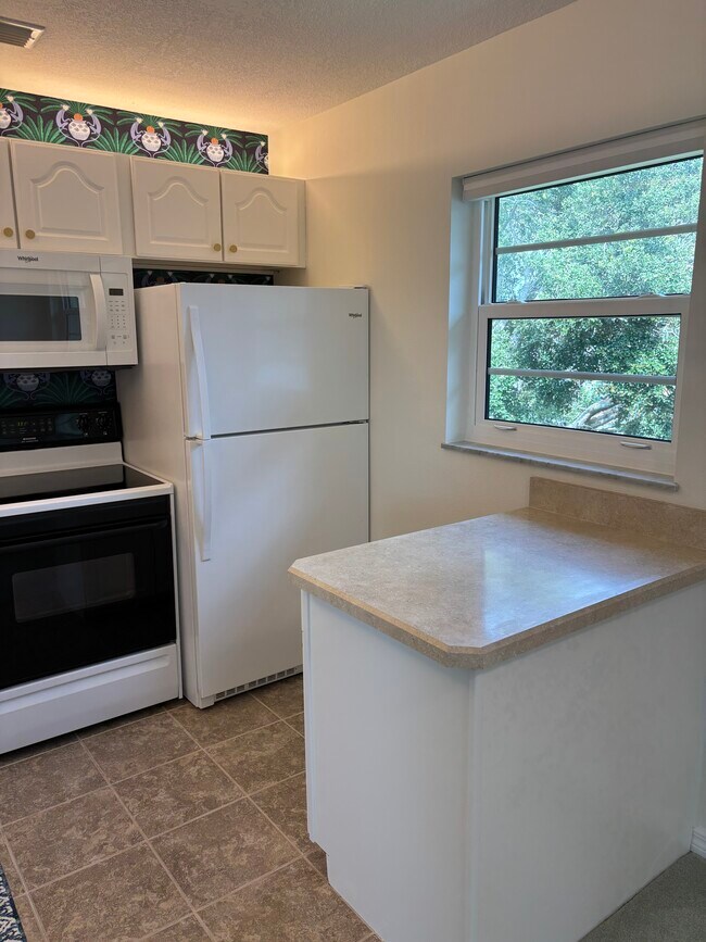 Building Photo - 31 Pine Arbor Ln
