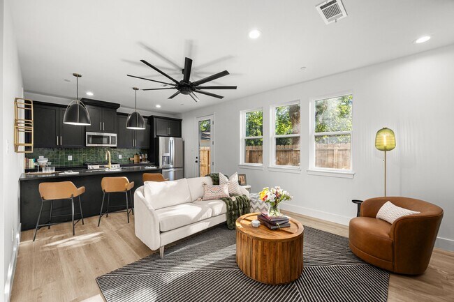 Building Photo - 4611 Dewberry St