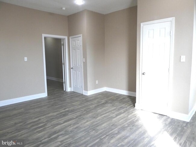 Building Photo - 328 N 52nd St