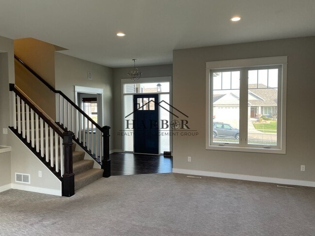 Building Photo - 2049 Kerry Dr NE