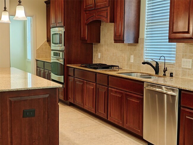 Building Photo - 5551 Twin Rivers Ln