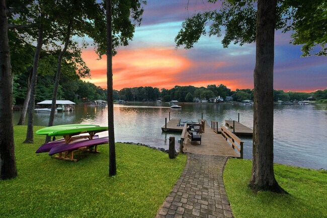 Building Photo - Northshore Landing