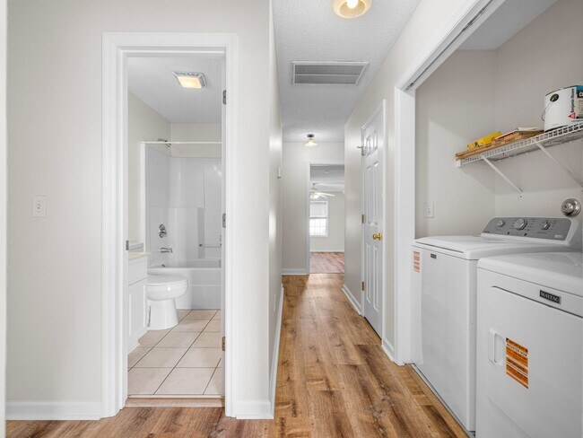 Building Photo - 217 Derby Downs Dr