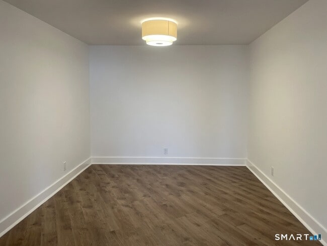 Building Photo - 25 Forest St