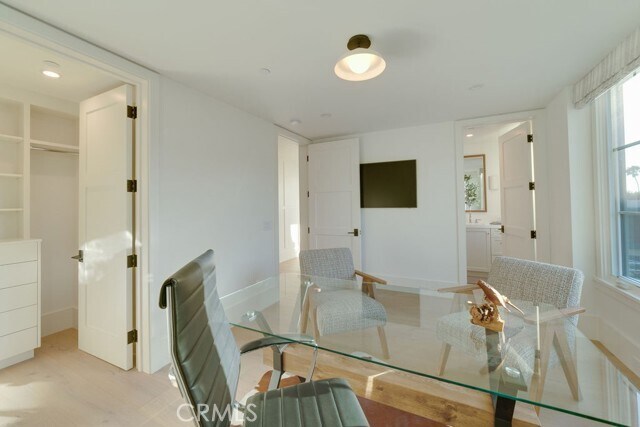 Building Photo - 2820 Bayview Dr
