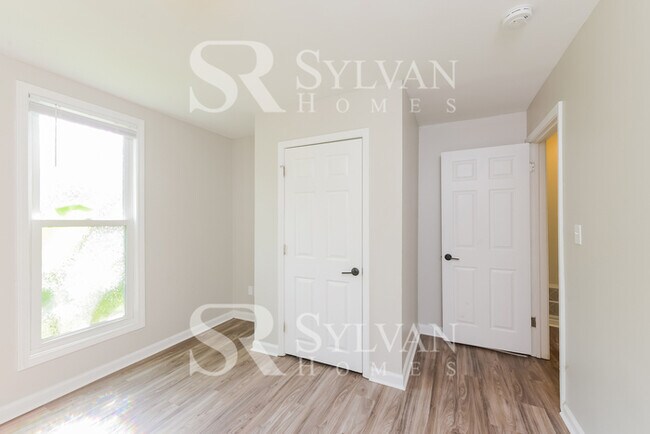 Building Photo - Prepare to fall in love with this 3 bedroom, 2 bathroom home