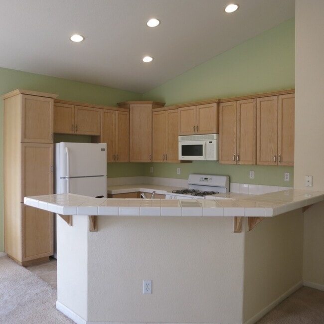 Building Photo - Cozy 3 bedroom