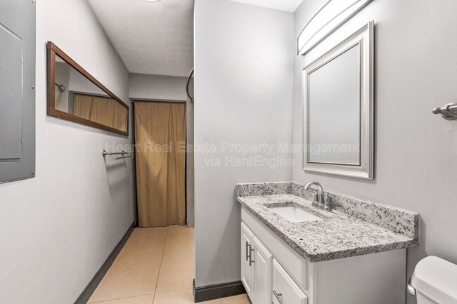 Building Photo - 957 Harrison Ave