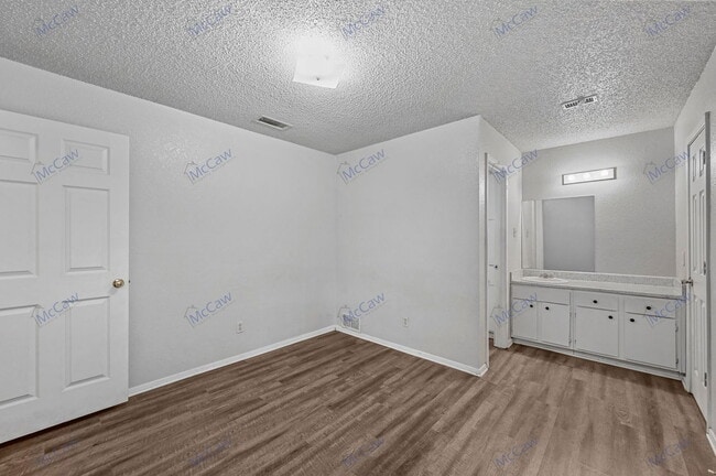 Building Photo - 409 Rockcrest Dr