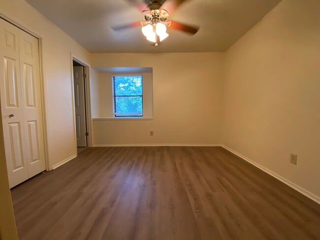 Building Photo - College Station -2 bedroom/ 2.5 bath - 2 story condo with washer/dryer!!
