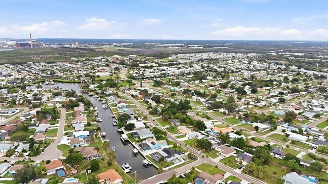 Building Photo - 6309 Flamingo Dr