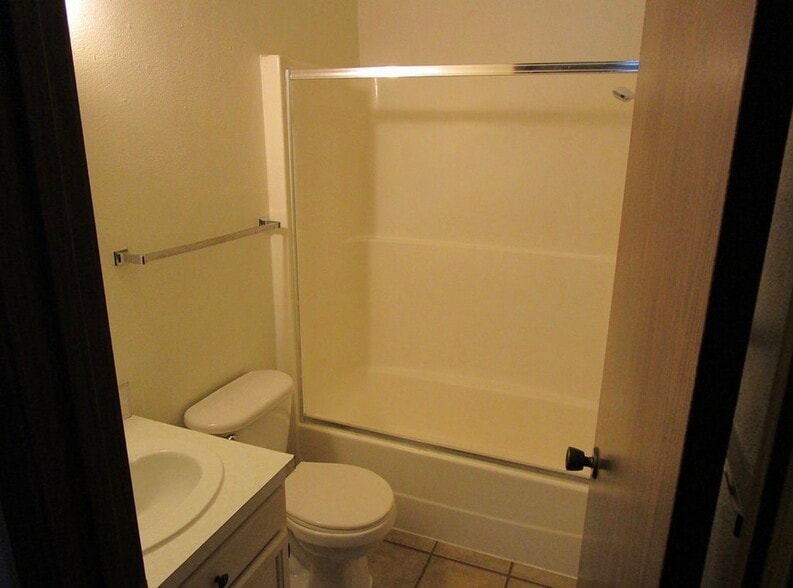 Building Photo - 507 Baker Dr