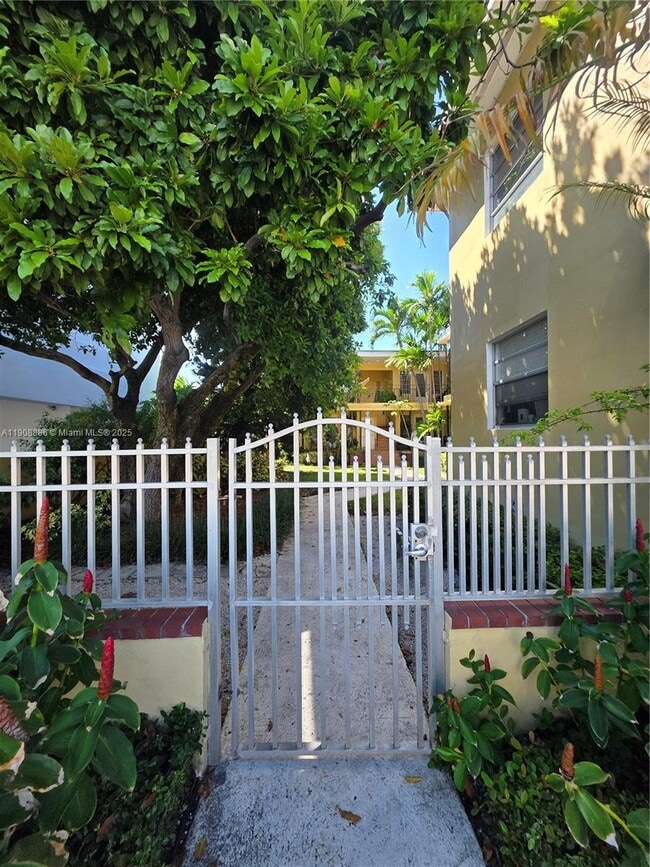 Building Photo - 8024 Harding Ave