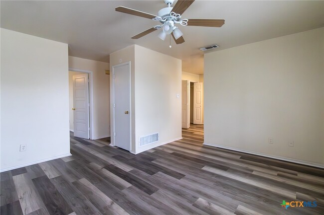 Building Photo - 1601 Benttree Dr