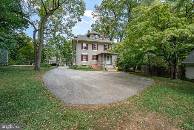 Building Photo - 211 Pennswood Rd