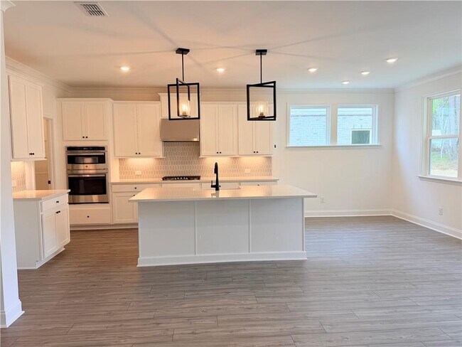 Building Photo - 2145 The Ln NE