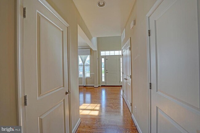 Building Photo - 93 Sabbe St