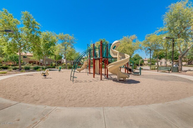 Building Photo - Charming 3 Bed + Den 2.5 Bath Home with 2 car attached EV garage with community pool !!