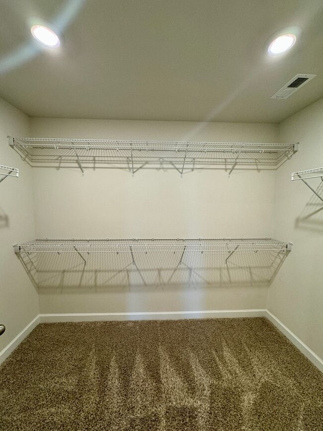 Building Photo - 3BR/2.5BA; Desirable Belmont Location