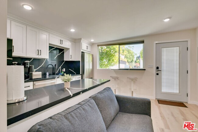 Building Photo - 8761 Dorrington Ave