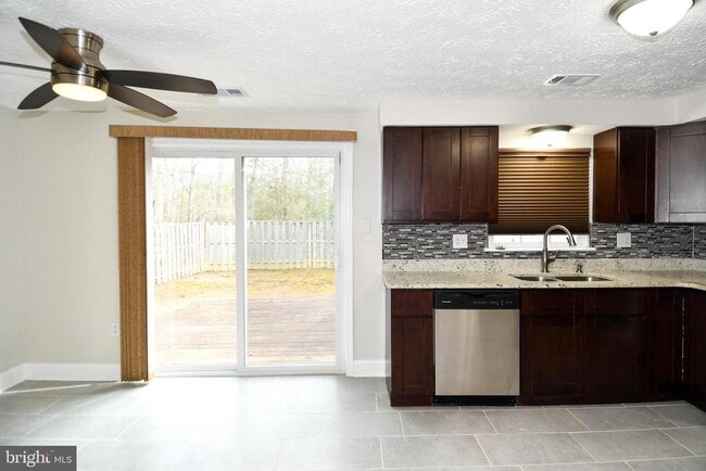 Building Photo - 1586 Pin Oak Dr