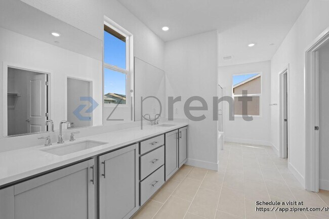 Building Photo - 3335 Cascade Dr