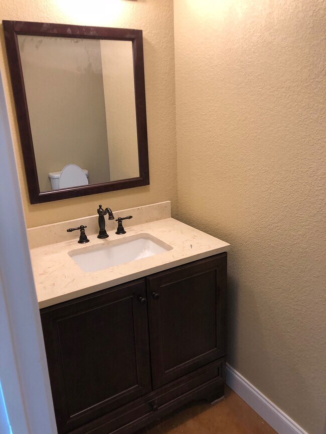 Building Photo - 1212 Cedar St