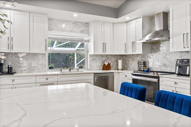 Building Photo - 10082 Harbourtown Ct