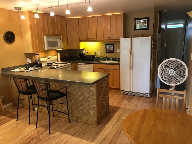 Building Photo - 3750 Lower Honoapiilani Rd