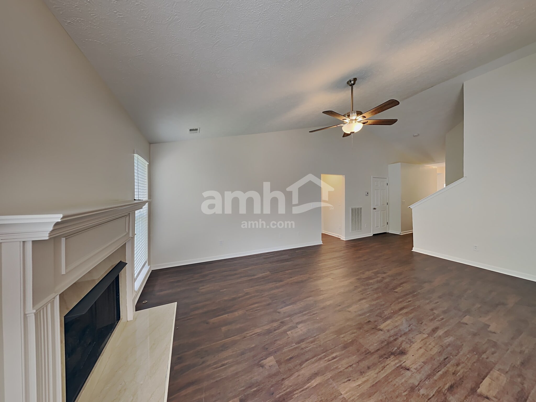 Building Photo - 419 Creekside Ln