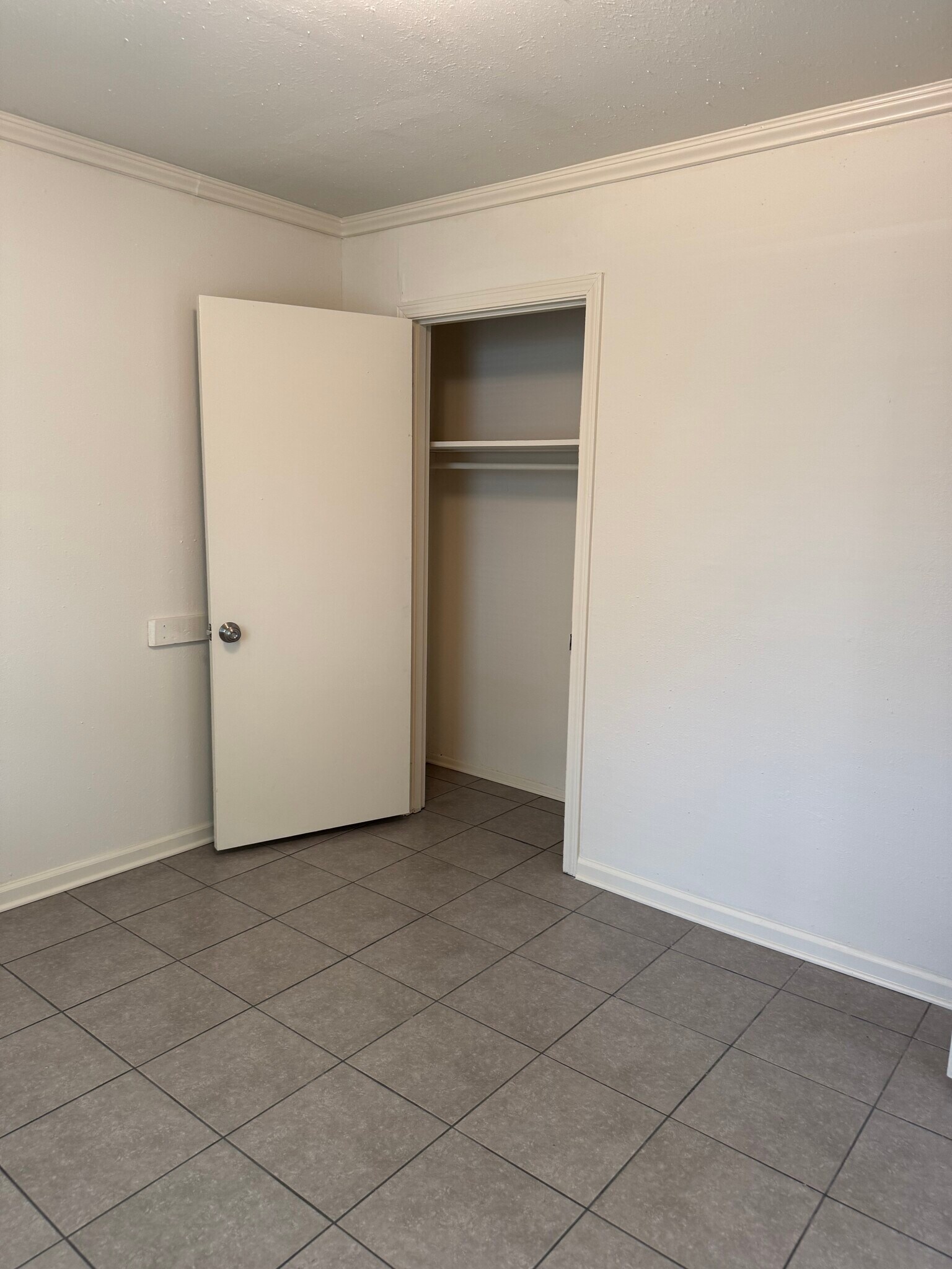 Building Photo - 107 Upsilon St