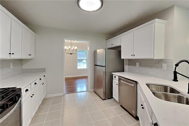 Building Photo - 7318 Coral Lake Dr