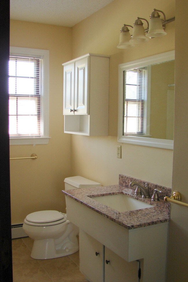Building Photo - 33 Elderkin Ave