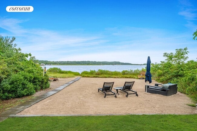 Building Photo - 237 Noyack Rd