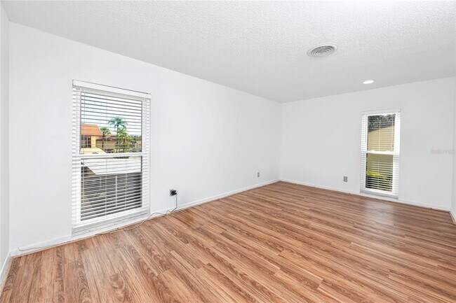 Building Photo - 501 E Bay Dr