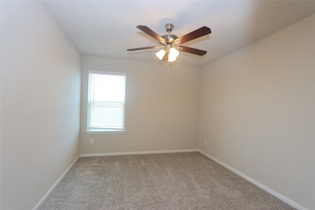 Building Photo - 7219 Toluca Dr