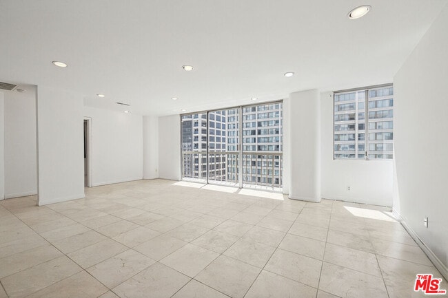 Building Photo - 10747 Wilshire Blvd