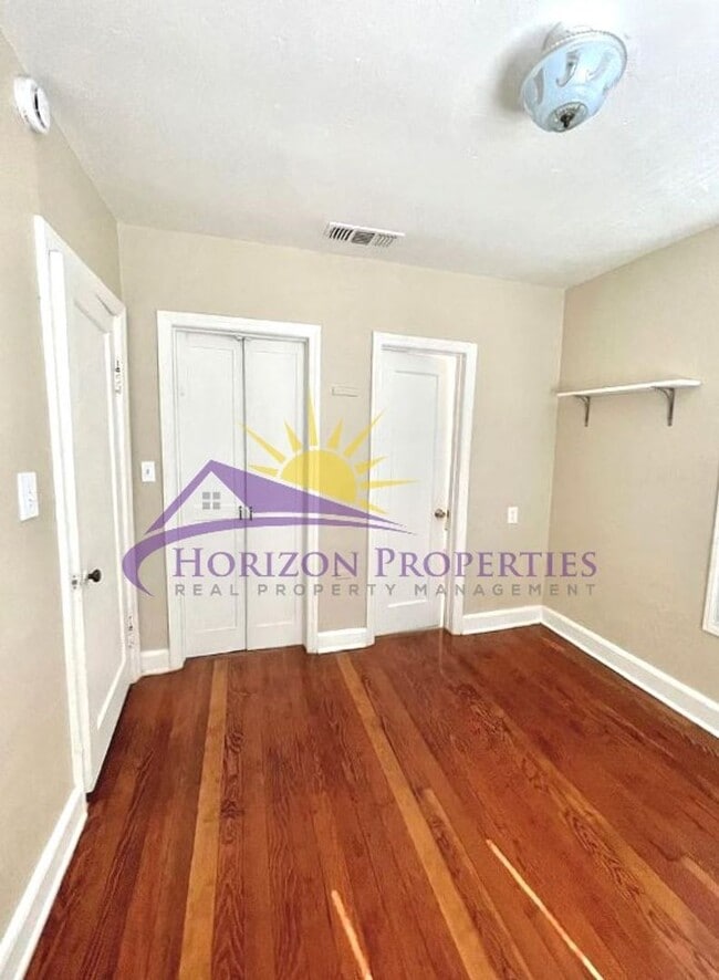 Building Photo - 1 Bed 1 Bath 500sq ft. Cottage in Colonial...