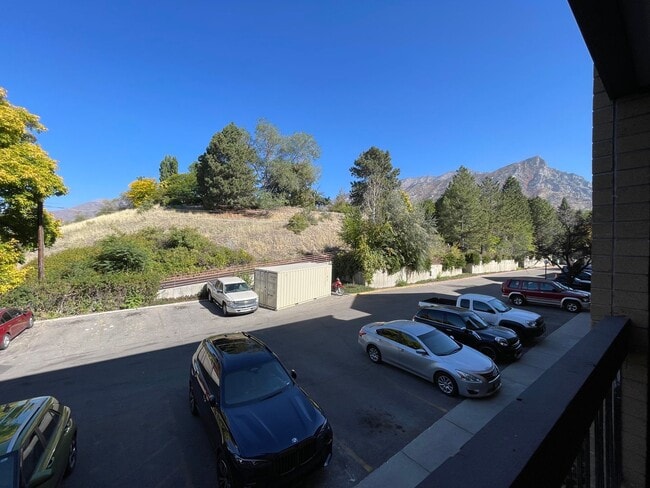 Building Photo - Remodeled 2 Bedroom 2 Bathroom Condo Near BYU