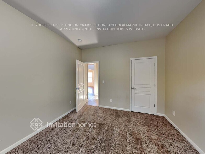 Building Photo - 505 Lakeside View