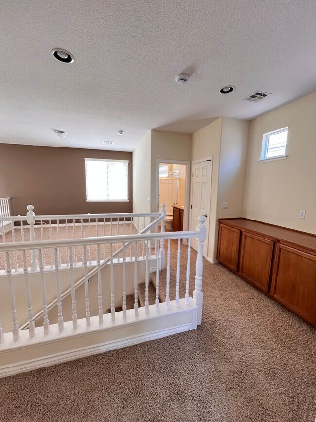 Building Photo - Southwest - Gated Community Pool/Spa/Playground