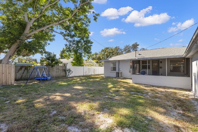 Building Photo - 3505 Prescott St N