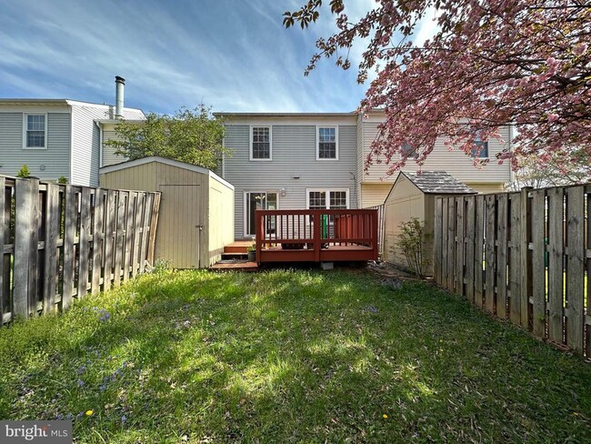 Building Photo - 402 Carousel Ct