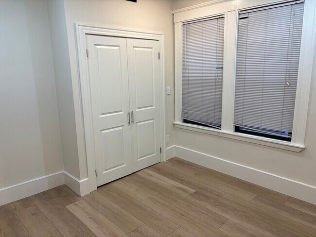 Building Photo - 1672 Beacon St