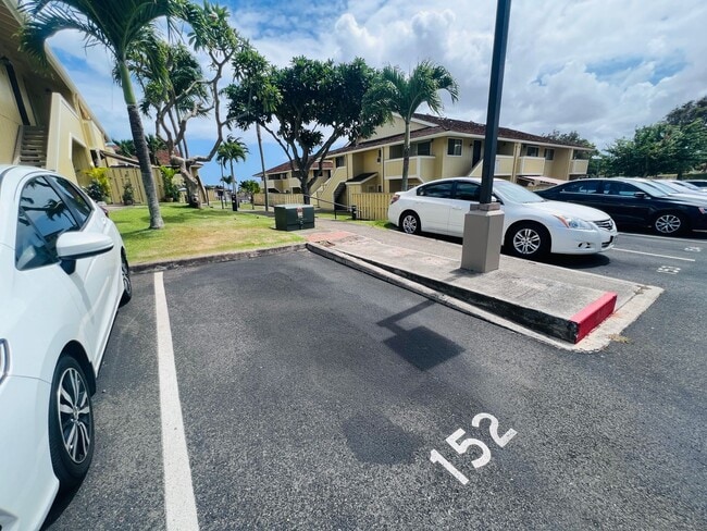 Building Photo - Ihona Townhome 1BR, 1BA, 1PKG, AC, W/D